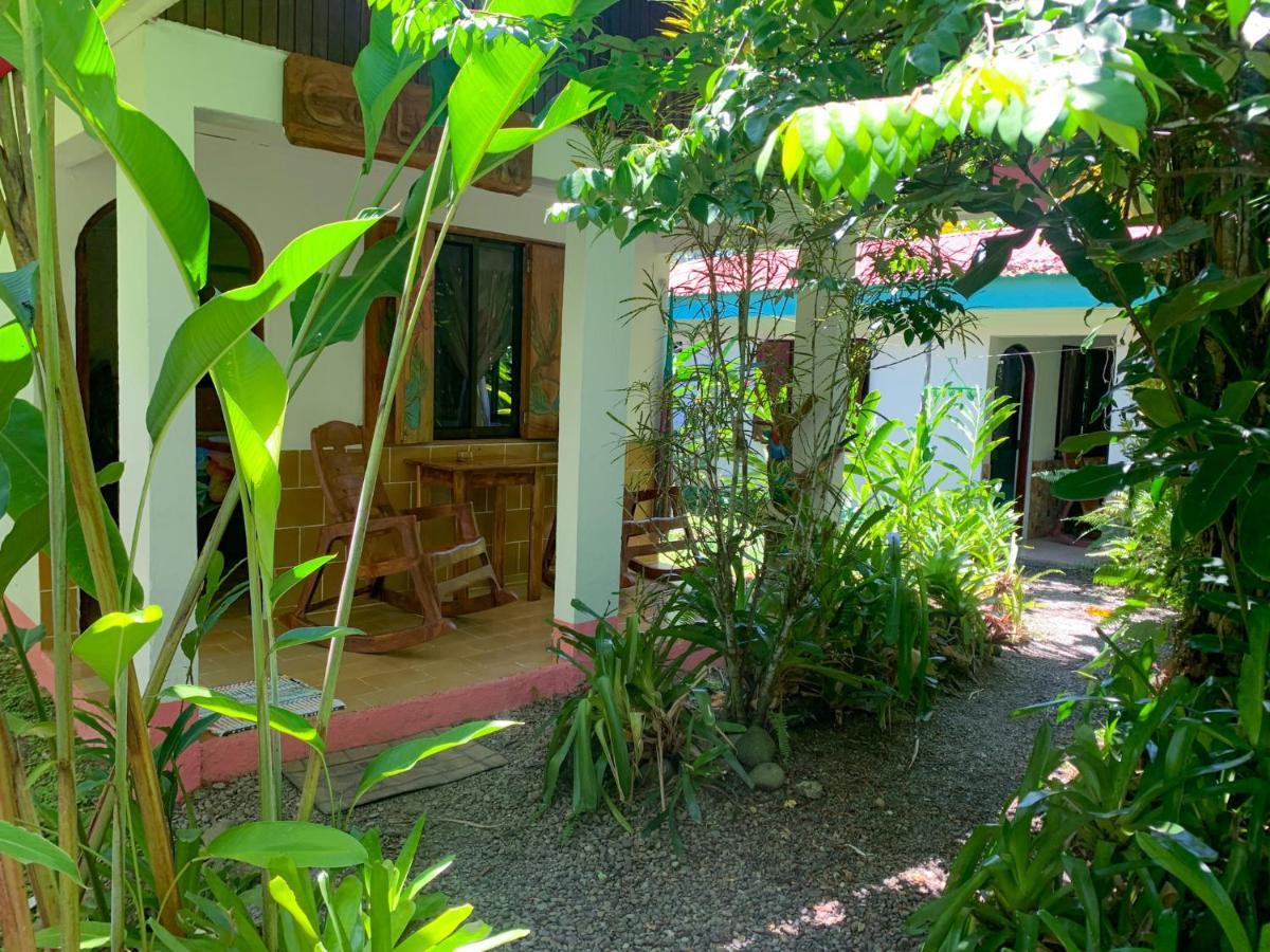 Cabinas Tito Cahuita Kültér fotó