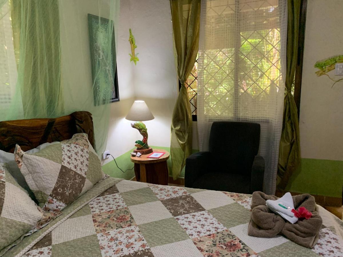 Cabinas Tito Cahuita Kültér fotó
